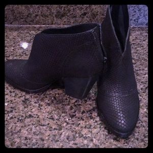 NWOT Andrew marc Whitney snake skin black boot